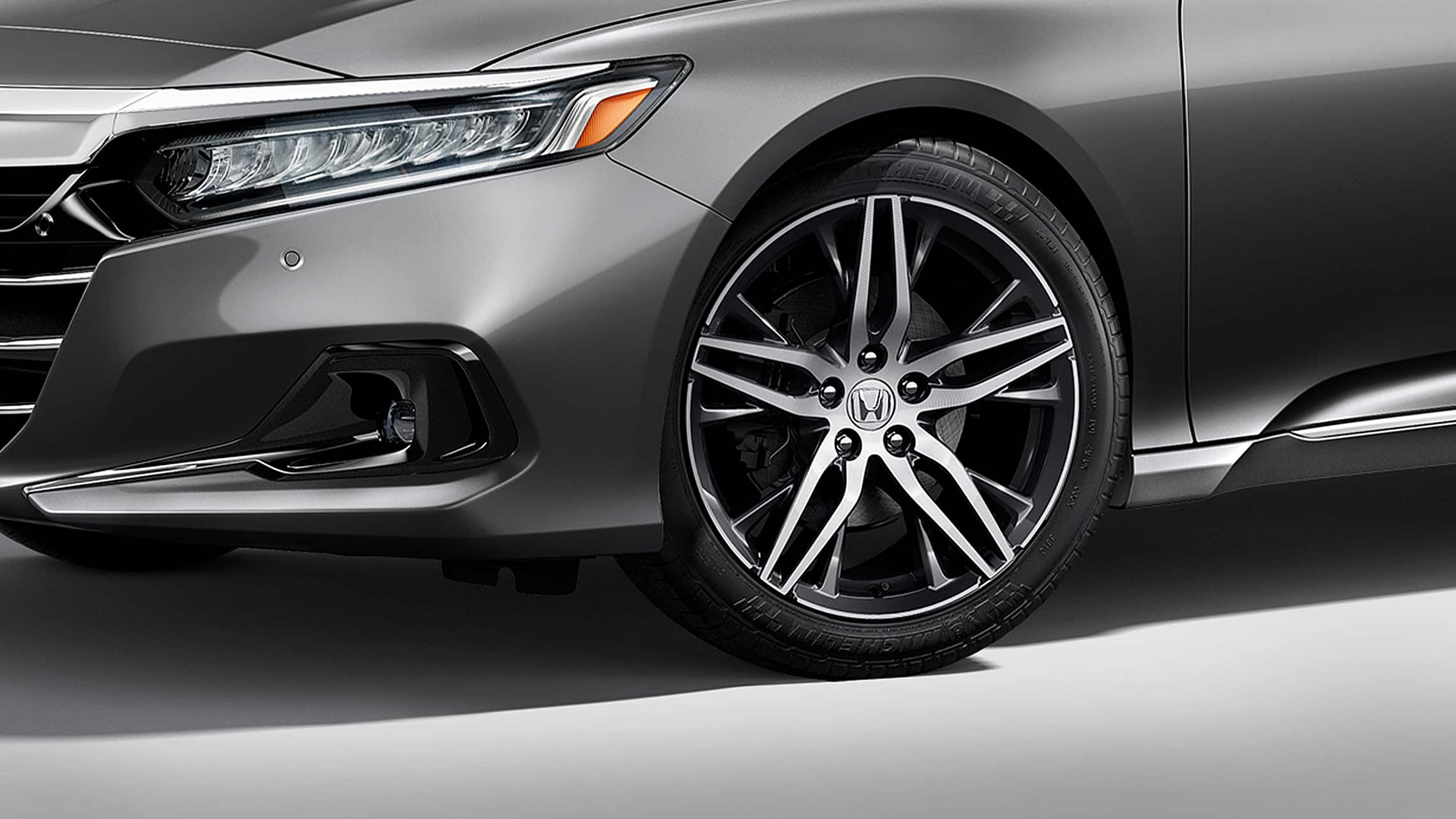 19-inch alloy wheel detail on the 2021 Honda Accord Touring 2.0T in Modern Steel Metallic.